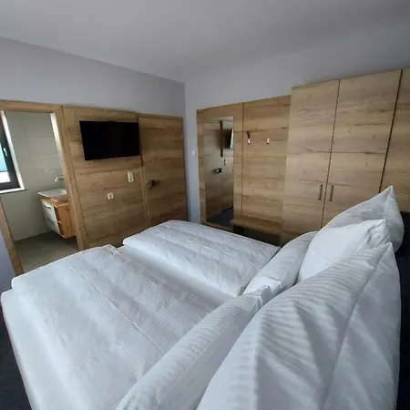 Ferienwohnung Nikolena Pirmasens Buitenkant foto